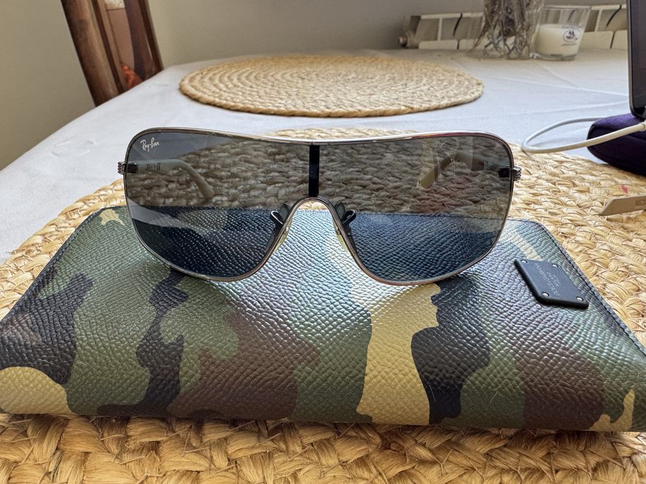 Продавам детски слънчеви очила Ray Ban