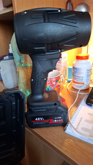 Воздуходувка, Фен для уборки снега и листьев.