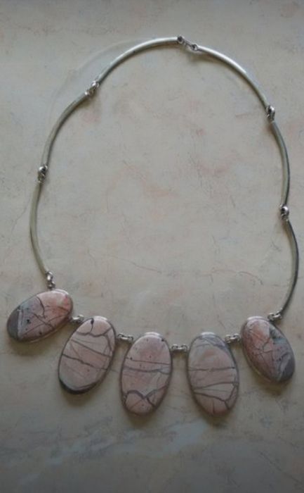 Колье с застежкой