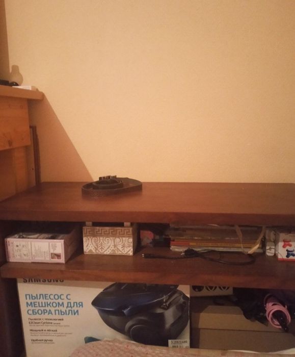 Письменный стол и столик под телевизор