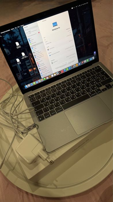 срочно MacBook Air M1 (8/256GB)