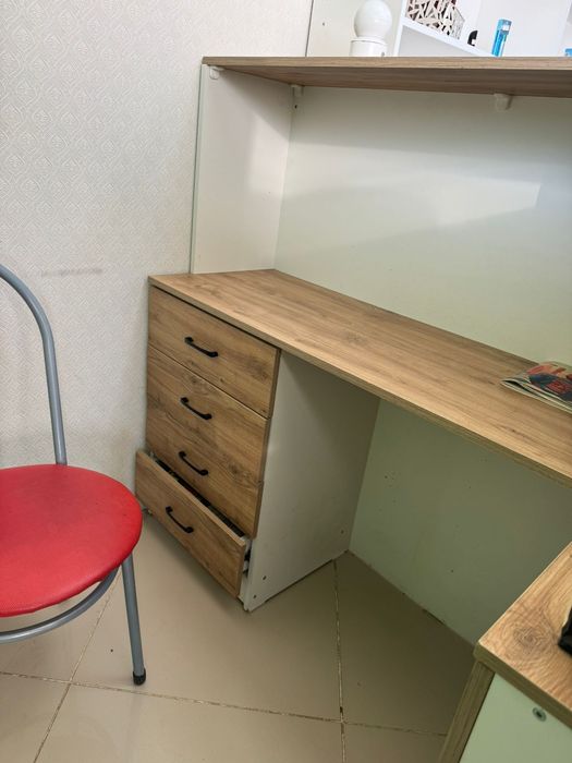 Продам полки и ресепшен