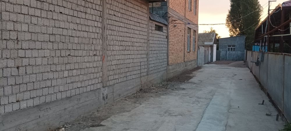 Уй сотилади. 2-хона 3 сотих.Ахмад Яссавийда Юкори Чирчик т. 26000 у.е.