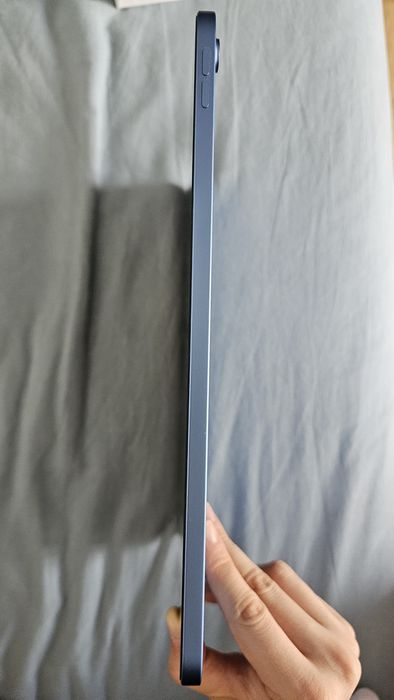iPad 10 64GB  în stare foarte bună