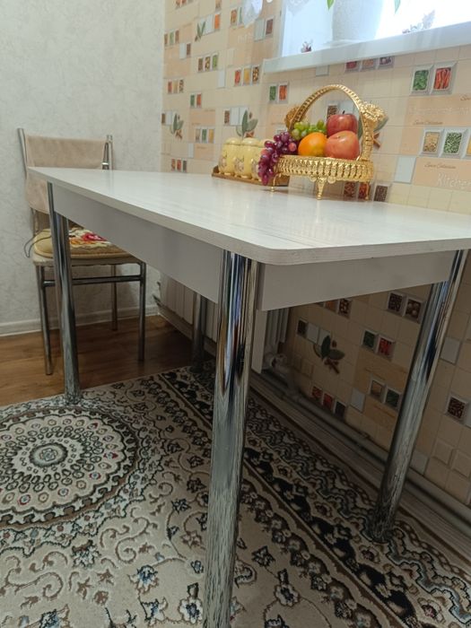 Продам кухонный стол