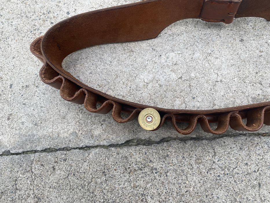 Cartusiera din piele pentru vanatoare