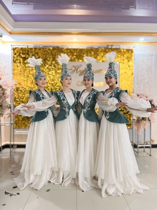 Танцевальный костюмы