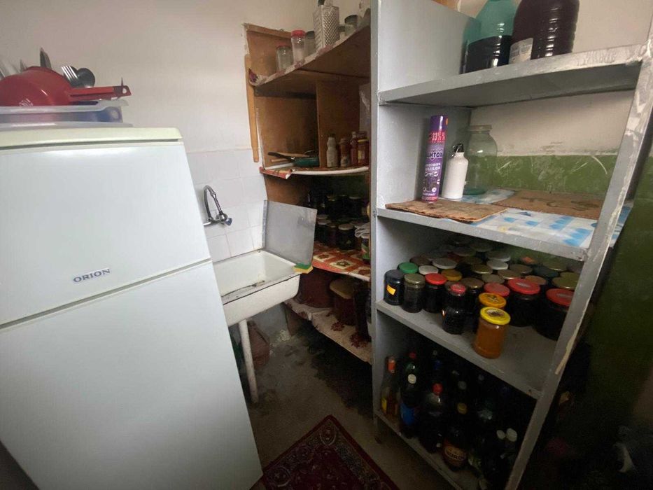 Vând apartament cu 3 camere, etaj 3, pret negociabil