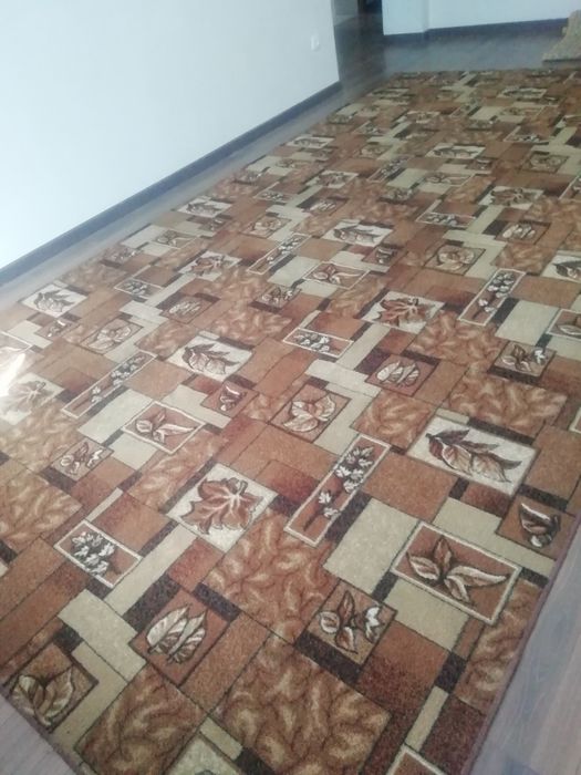 Продам два ковра и палас