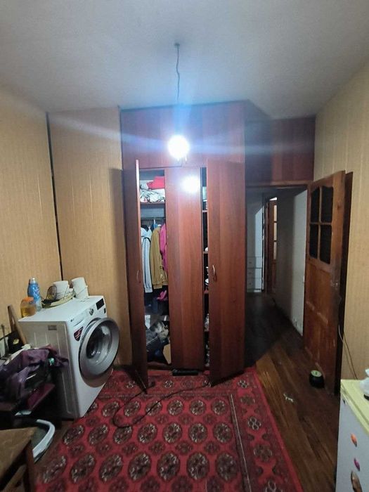 Sotiladi 1/1/4 kvartira Yunusobod 7 kvartal, AQSH elchixonasi oldida.