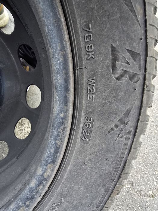 Vand 4 roți  R16 cu anvelope