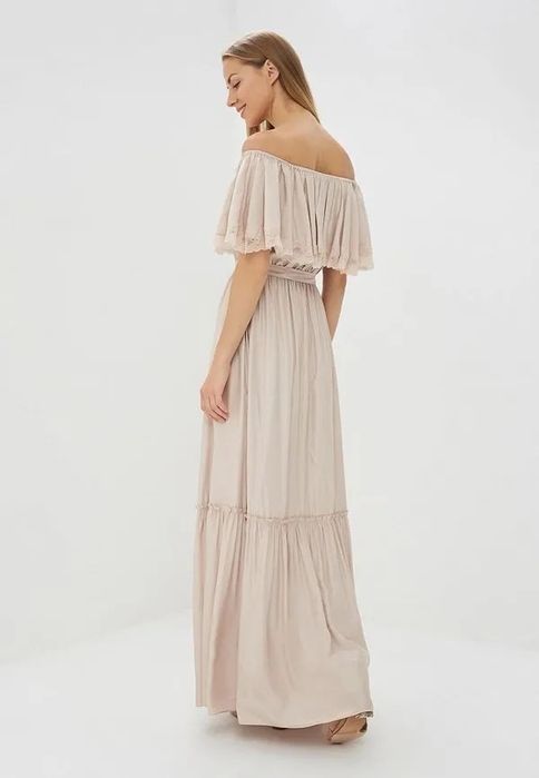 Бежевое платье в пол