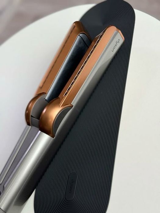 Dyson Airstrait — выпрямитель для волос