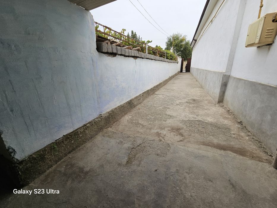 Xovli uy sotiladi 13 sotix 5 xona