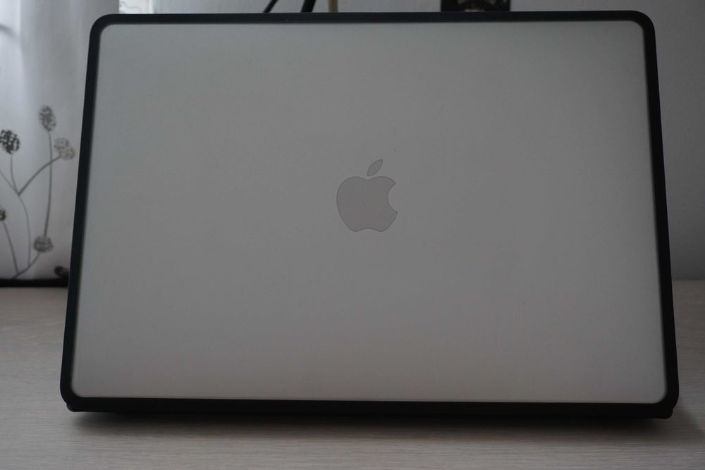 MacBook Air 13" 2020, 8GB RAM, 256GB SSD