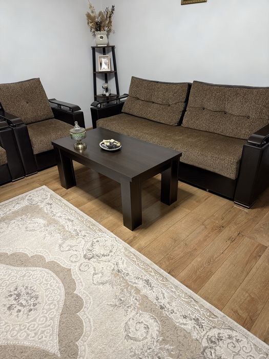 Set canapea cu 2 fotolii și măsuță