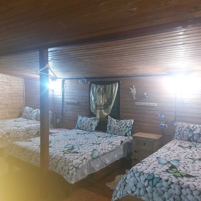 Închiriez Cabană la limita Județului Cluj cu Sălaj  Are 8 dormitoare piscina , minipiscina incalzita totul inclus la pretul de 3000 lei ! 3zile 2 nopt