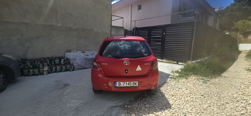 Toyota Yaris 1.0 бензин, 2011 г