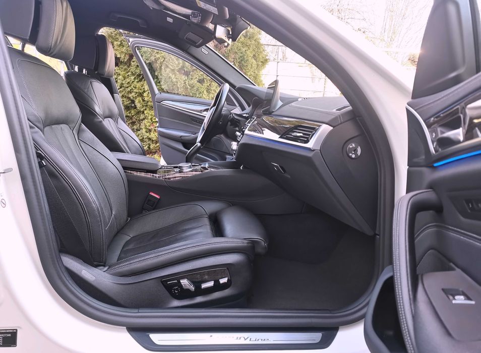 BMW 520d /Distronic/Head-Up/Ventilatie/Facelift/Luxury Line/Faruri LED