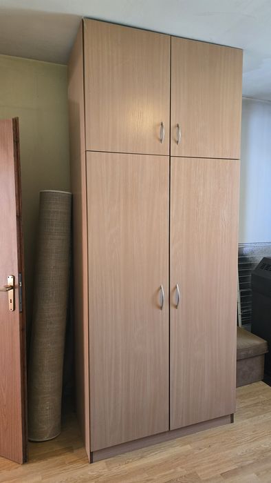 Легло с матрак и повдигащ механизъм