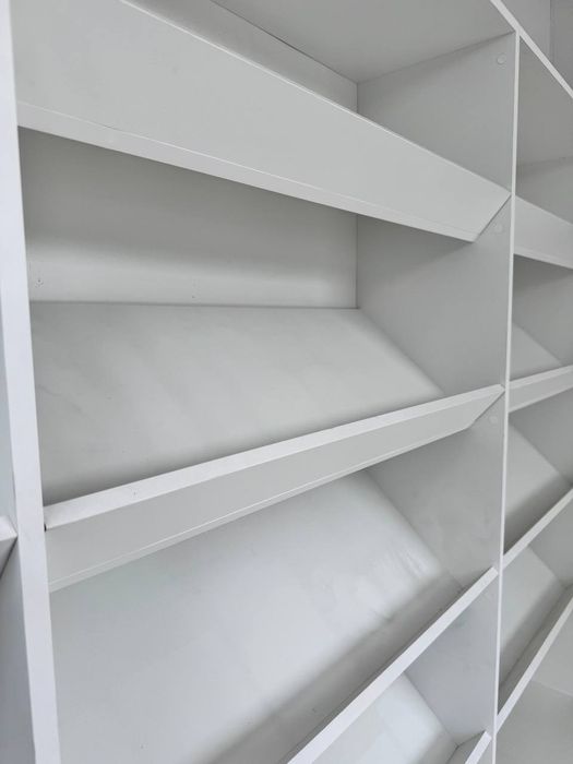 Стеллажи белые для магазина из МДФ