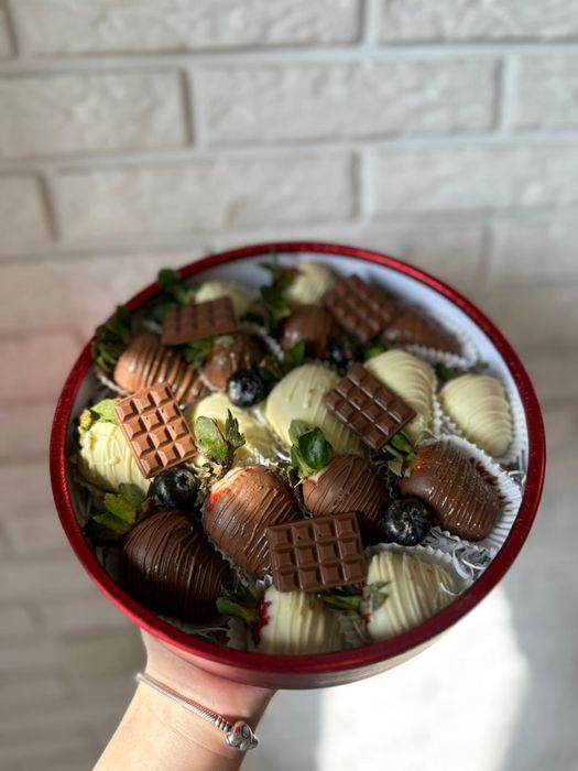 Клубника в шоколаде Алматы