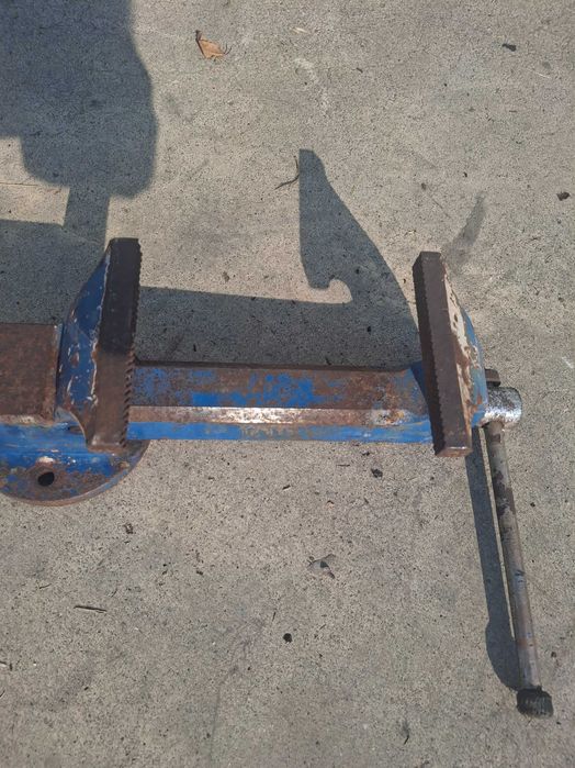 Машинно менгеме за настолна бормашина