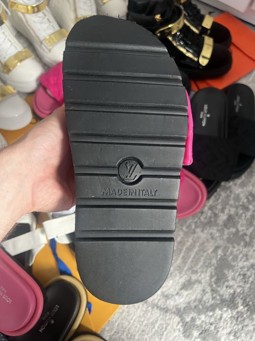 Papuci Loui Vuitton roz