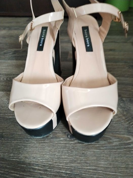 Сандали с висок стабилен ток