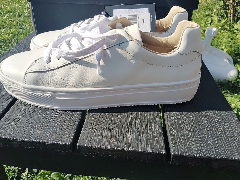 Сникърси, кецове, кожени, нови Tommy Hilfiger , номер 40.