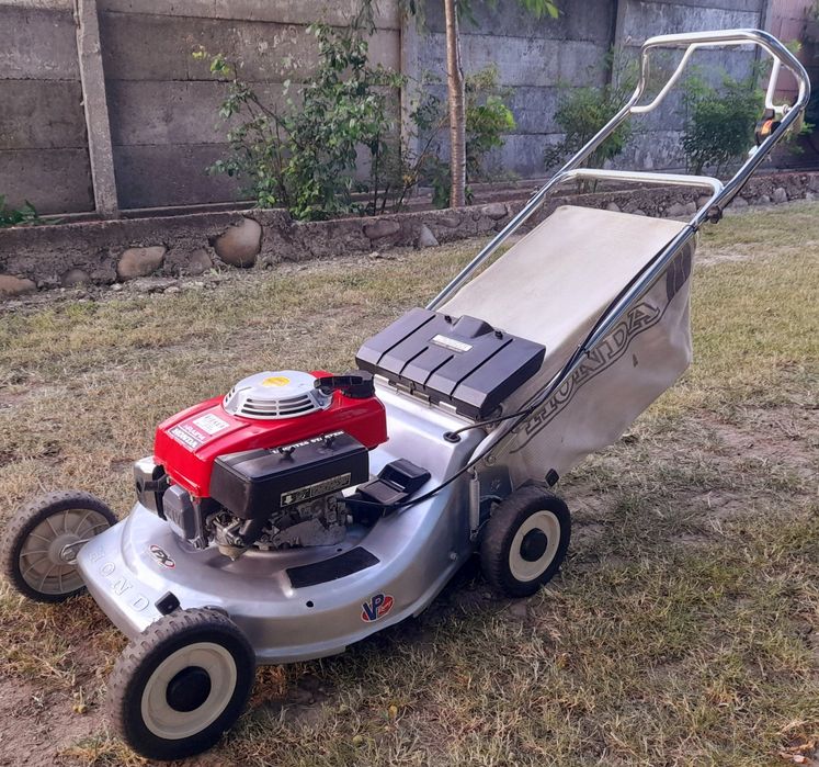 Masina tuns iarba Profesionala Honda HRA 214 TRANSMISIE CARDAN, 5HP 4TIMPI 53CM Made în Japan