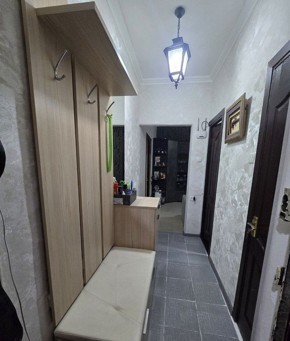 Квартира продаётся метро Чиланзар 16 квартал 2/4/4 с ремонтом