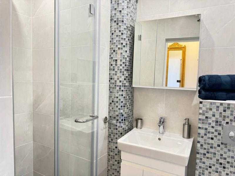 Дава се под наем Едностаен апартамент в Бургас, Център - 50 кв.м за 510 € - Снимка #3