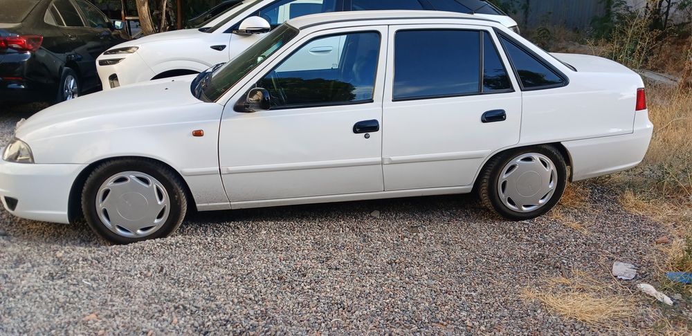 Srochna nexia 2  1.6 sotiladi