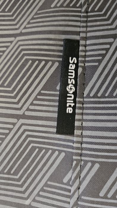Продам чемодан Samsonite.