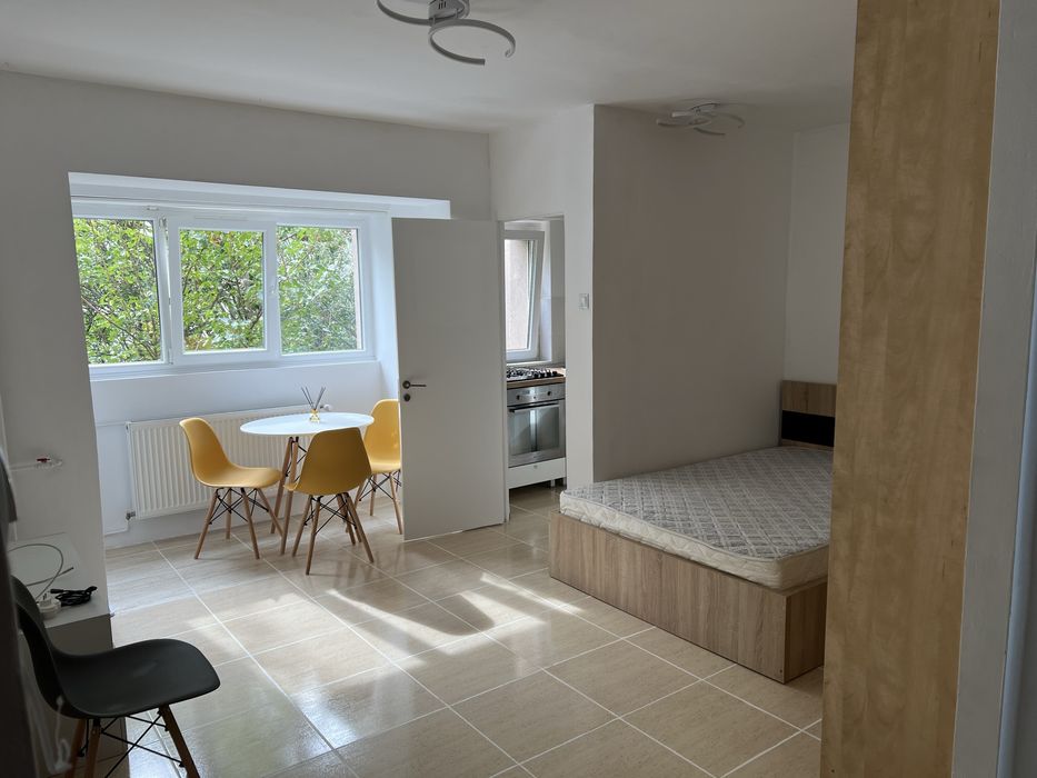 Inchiriez garsoniera strada racari (propietar)