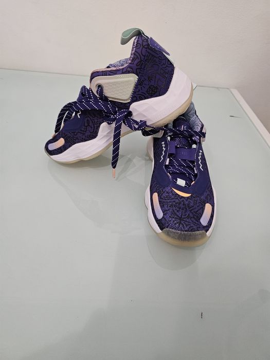 Adidasi Moschino Salaria . Bk. etc.
