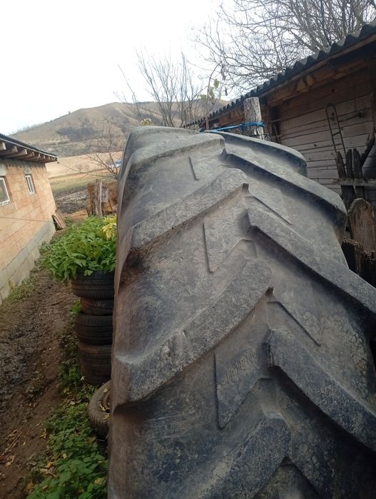 Vând cauciuc 18.4 R 38 in stare perfecta de funcționare