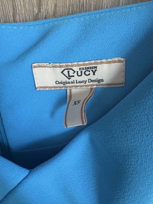 Къс официален гащеризон