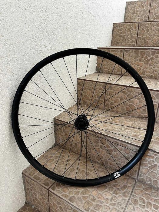 Roti Downhill 29 / 27.5: Newman Fata, Spank 359 Spate, 12*157, 20*110