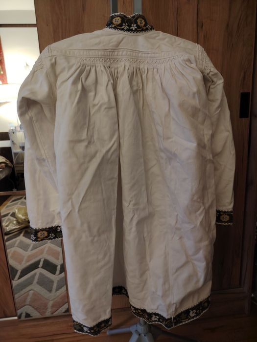 Camasa  bărbătească tradițională și brâu