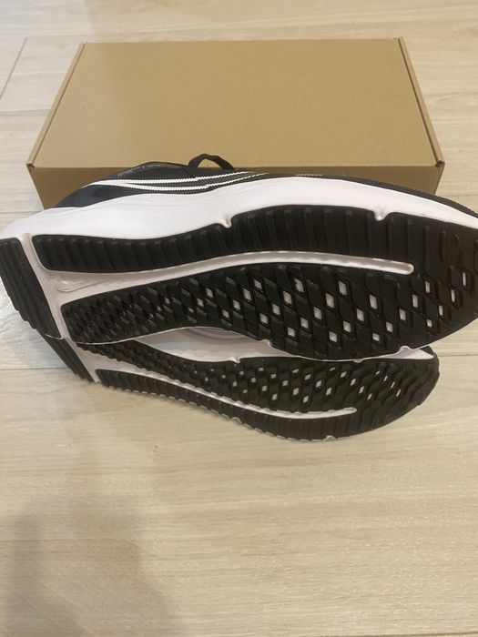 Adidasi Nike noi