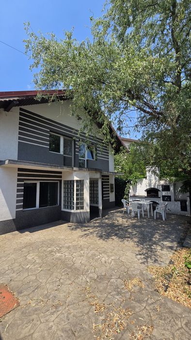 Casa individuala cu etaj, mobilata si utilata. Locatie excelenta!