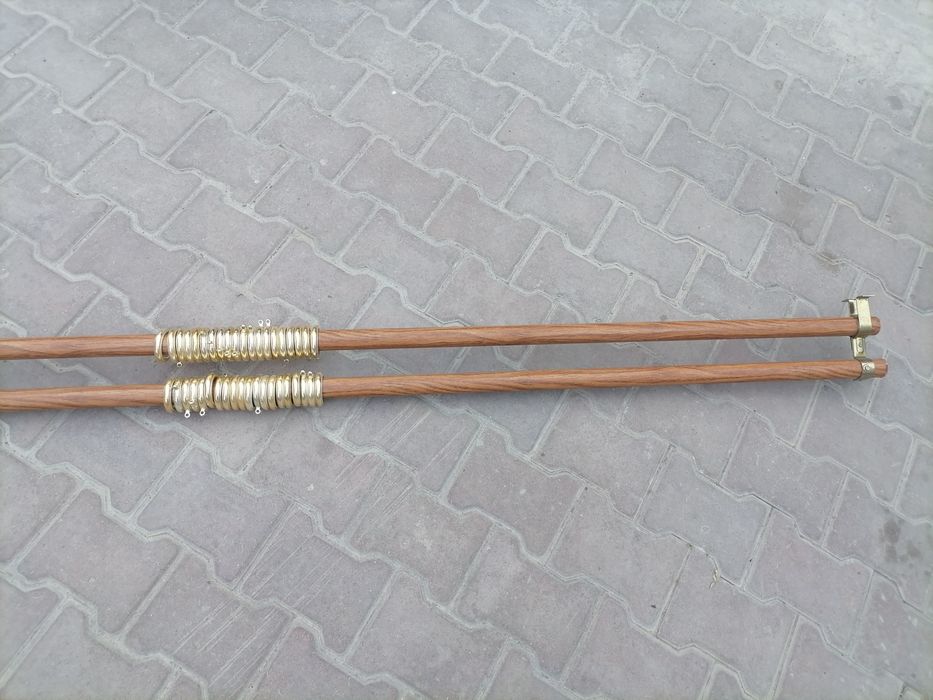 Продам карниз в хорошем состоянии