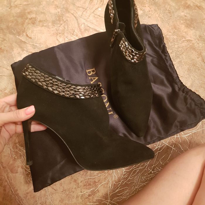 Продам ботильоны замша