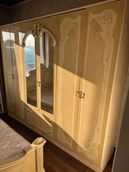 Спальный гарнитур