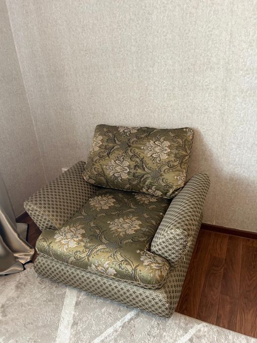 Продам диван и кресло срочно !