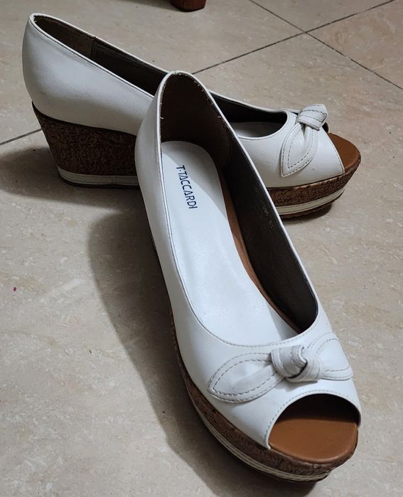 Продам туфли, сапоги и босоножки