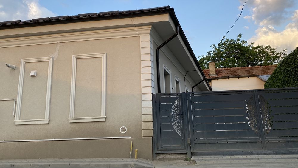 Vand casa langa restaurantul Tratoria