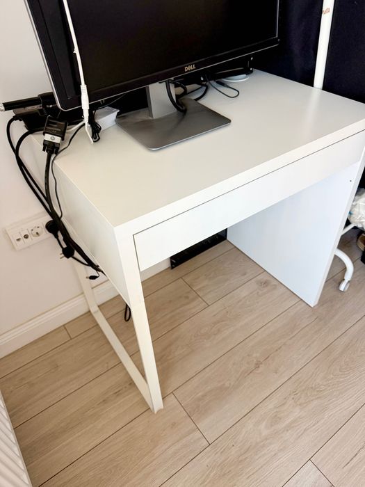 Birou alb micke masă machiaj Comoda alba 8 sertare ikea hemnes manere aurii
